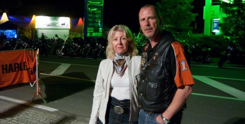 I bakgrunnen, noen hundre HD