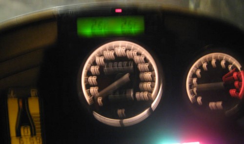 Klokken er syv, to grader, halvfull tank, og 1150 rpm på tomgang.  Vi er klar!