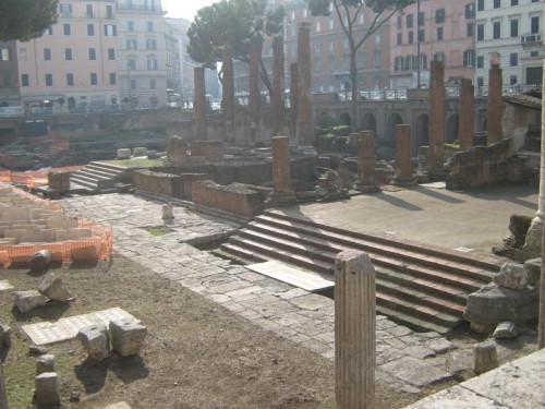 Largo di Torre Argentina