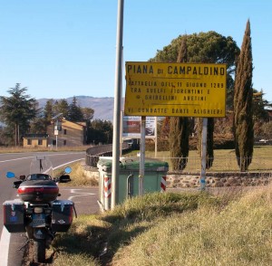 Skiltet som viser Piana di Campaldino